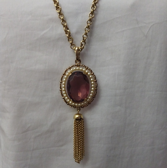 1972 Vintage Avon Faux Amethyst Gemstone Gold Tone Pendant Necklace 30" Chain - Picture 2 of 8